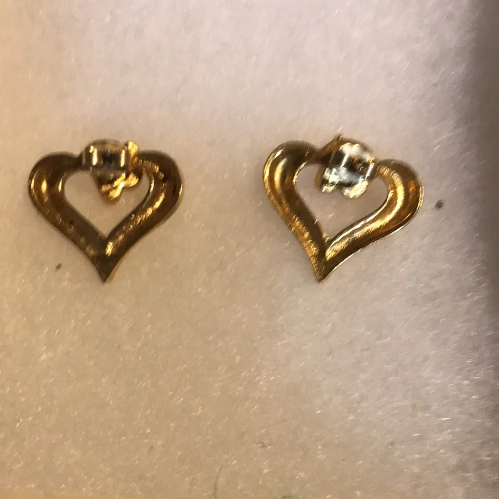 Vintage Avon Beautiful Gold tone Hearts decorated with Rhinestones Post Earrings - Picture 2 of 3